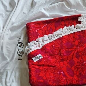 ADORE ME Red Floral Tassel Trim Blanket